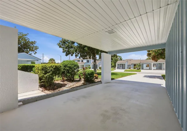 Photo 3 of Single family home for sale at 472 Prestwick Pl, Kissimmee, FL 34759 | MLS# W7889129 | Listing updated on 2026-09-15