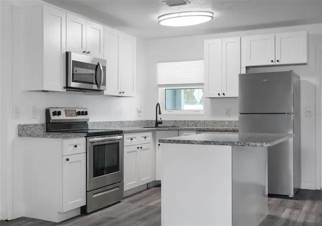 Photo 3 of Single family home for sale at 1409 College Park Ln, Tampa, FL 33612 | MLS# TB8544811 | Listing updated on 2026-09-14