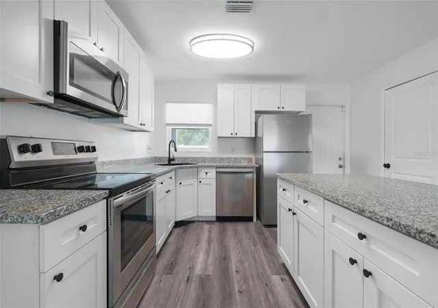 Photo 4 of Single family home for sale at 1409 College Park Ln, Tampa, FL 33612 | MLS# TB8544811 | Listing updated on 2026-09-14