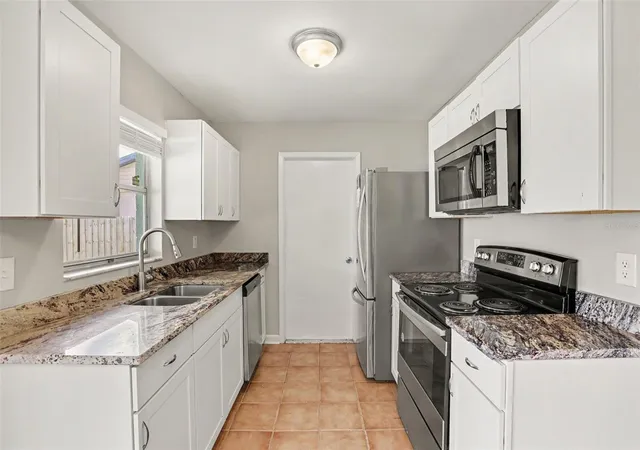 Photo 3 of Single family home for sale at 1019 Axlewood Cir, Brandon, FL 33511 | MLS# O6438497 | Listing updated on 2026-10-15
