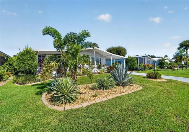 Photo 3 of Manufactured home for sale at 8534 Imperial Cir, Palmetto, FL 34221 | MLS# A4704832 | Listing updated on 2026-10-05