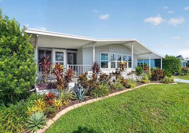 Photo 3 of Manufactured home for sale at 8534 Imperial Cir, Palmetto, FL 34221 | MLS# A4704832 | Listing updated on 2026-10-05