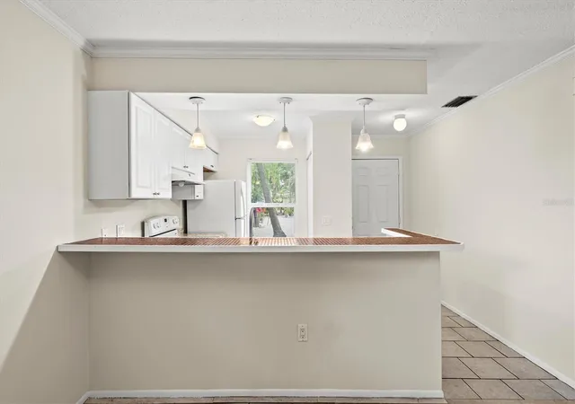 Listing Photo 5 - Condo for sale in building located at 4631 Summerwind Dr, Sarasota, FL 34234 - Unit #16