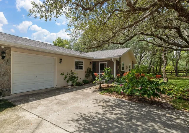 Photo 4 of Sale Pending at 6310 W Corral Pl, Beverly Hills, FL 34465 | MLS# W7889136 | Listing updated on 2026-09-19
