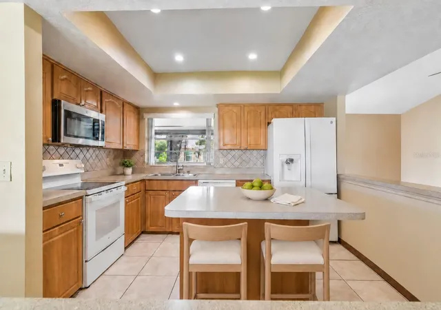 Photo 4 of Single family home for sale at 2402 Woodway Dr, Orlando, FL 32837 | MLS# O6438526 | Listing updated on 2026-10-13