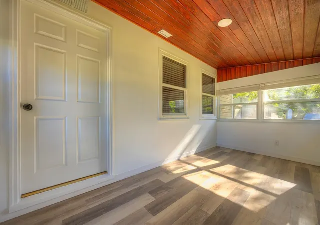 Photo 4 of Single family home for sale at 355 W Wisconsin Ave, Orange City, FL 32763 | MLS# V4951078 | Listing updated on 2026-09-10