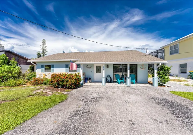 Photo 2 of Single family home for sale at 2041 S Pine St, Englewood, FL 34224 | MLS# D6148652 | Listing updated on 2026-10-03