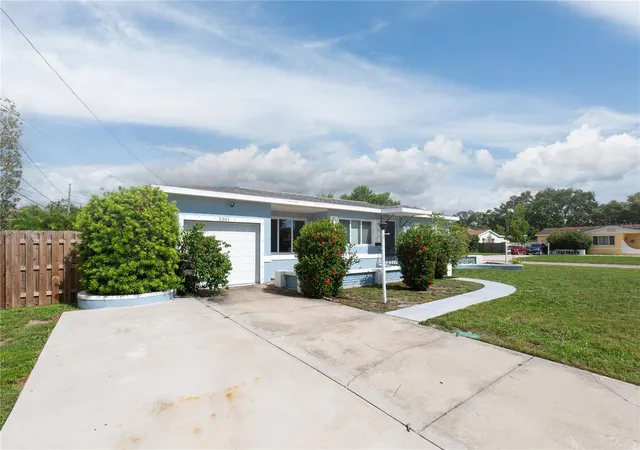 Photo 2 of Single family home for sale at 2501 Leslee Lake Dr N, Saint Petersburg, FL 33713 | MLS# TB8544893 | Listing updated on 2026-10-17