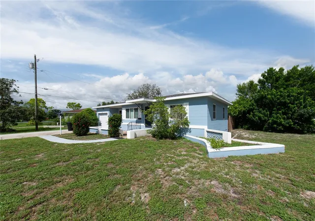 Photo 3 of Single family home for sale at 2501 Leslee Lake Dr N, Saint Petersburg, FL 33713 | MLS# TB8544893 | Listing updated on 2026-10-17