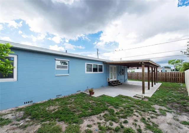 Photo 4 of Single family home for sale at 2501 Leslee Lake Dr N, Saint Petersburg, FL 33713 | MLS# TB8544893 | Listing updated on 2026-10-17
