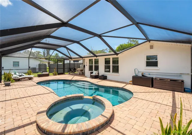 Photo 3 of Single family home for sale at 751 Nantucket Rd, Venice, FL 34293 | MLS# C7530282 | Listing updated on 2026-09-23