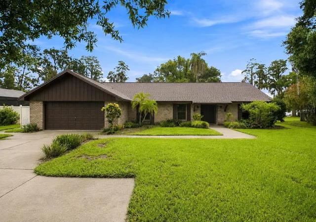 Photo 3 of Single family home for sale at 15301 Lake Maurine Dr, Odessa, FL 33556 | MLS# TB8544929 | Listing updated on 2026-10-03
