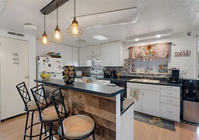 Photo 4 of Manufactured home for sale at 14583 Rialto Ave, Brooksville, FL 34613 | MLS# W7889144 | Listing updated on 2026-10-07