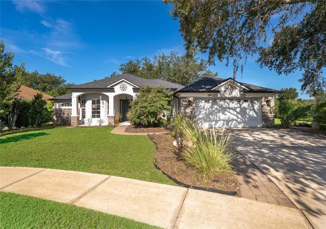 Photo 2 of Sale Pending at 302 Hickory Springs Ct, Debary, FL 32713 | MLS# O6438612 | Listing updated on 2026-09-08