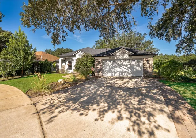 Photo 3 of Sale Pending at 302 Hickory Springs Ct, Debary, FL 32713 | MLS# O6438612 | Listing updated on 2026-09-08