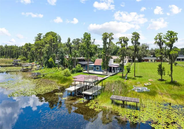 Photo 3 of Sale Pending at 18200 Cypress Cvs Ln, Lutz, FL 33549 | MLS# TB8544945 | Listing updated on 2026-10-08