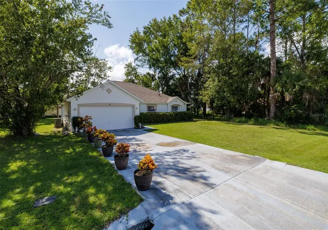 Photo 2 of Single family home for sale at 8 Pine Bush Ln, Palm Coast, FL 32164 | MLS# FC321176 | Listing updated on 2026-09-28