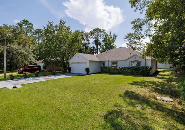 Photo 3 of Single family home for sale at 8 Pine Bush Ln, Palm Coast, FL 32164 | MLS# FC321176 | Listing updated on 2026-09-28