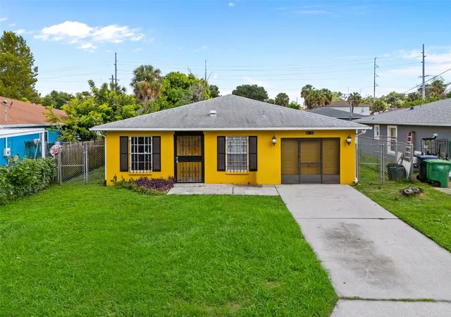 Photo 1 of Single family home for sale at 2612 E 9th Avenue, Tampa, FL 33605 | MLS# TB8544962 | Listing updated on 2026-10-27