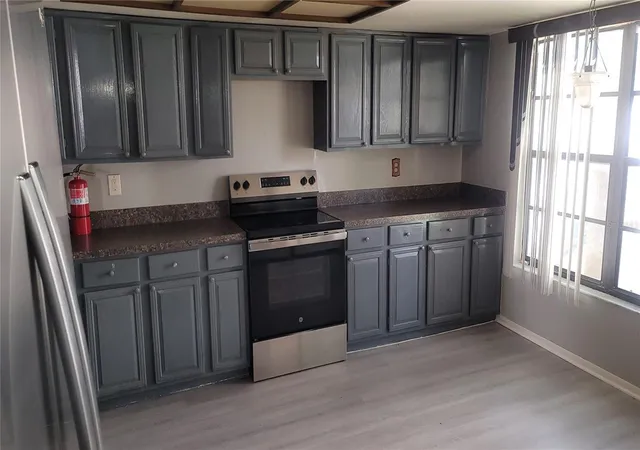 Listing Photo 4 - Condo for sale in building located at 4891 Puritan Cir, TAMPA, FL 33617 - Unit #2322