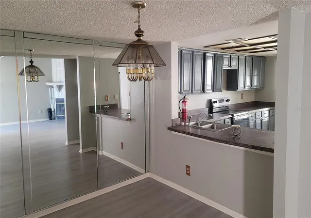 Listing Photo 5 - Condo for sale in building located at 4891 Puritan Cir, TAMPA, FL 33617 - Unit #2322