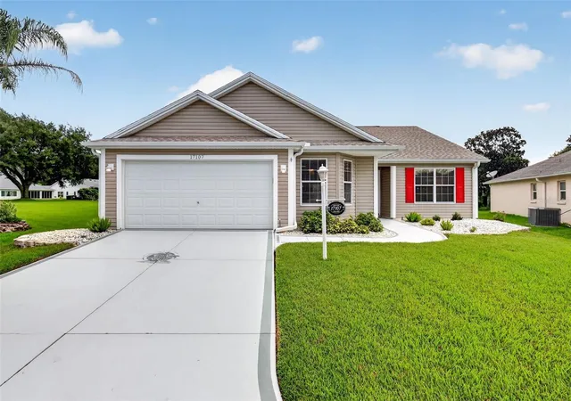 Photo 2 of Single family home for sale at 17107 Se 93rd Exeter Ct, The Villages, FL 32162 | MLS# G5117316 | Listing updated on 2026-09-22