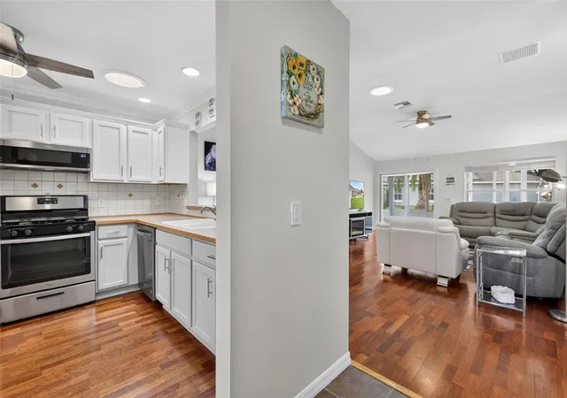 Photo 3 of Single family home for sale at 17107 SE 93rd Exeter Ct, The Villages, FL 32162 | MLS# G5117316 | Listing updated on 2026-09-22