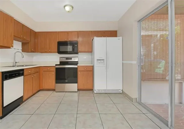 Photo 3 of Townhouse for sale at 113 Kristi Ann Ct, Winter Springs, FL 32708 | MLS# O6438689 | Listing updated on 2026-09-28