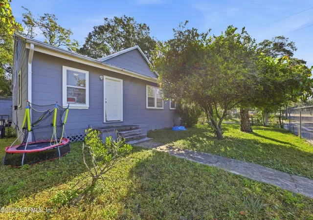 Photo 1 of Single family home for sale at 1305 Melson Ave, Jacksonville, FL 32254 | MLS# O6438734 | Listing updated on 2026-09-15