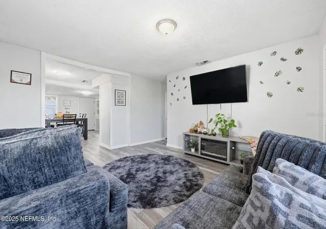 Photo 4 of Single family home for sale at 1305 Melson Ave, Jacksonville, FL 32254 | MLS# O6438734 | Listing updated on 2026-09-15