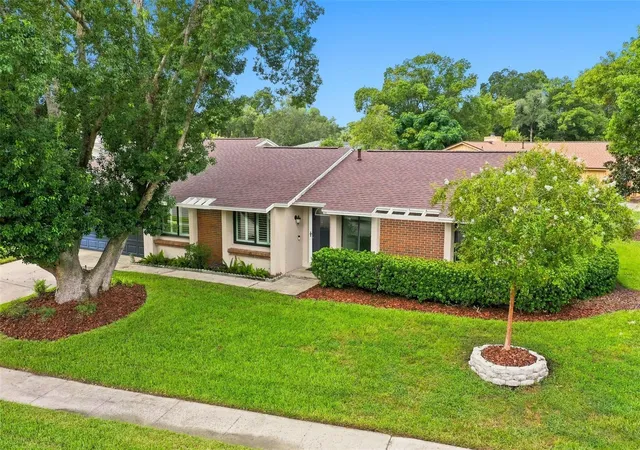 Photo 2 of Single family home for sale at 820 Van Ness Cir, Longwood, FL 32750 | MLS# O6438759 | Listing updated on 2026-09-08