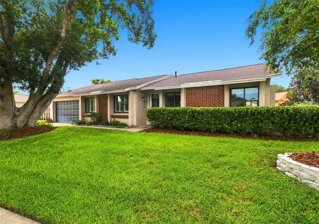 Photo 3 of Single family home for sale at 820 Van Ness Cir, Longwood, FL 32750 | MLS# O6438759 | Listing updated on 2026-09-08