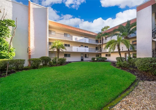 Photo 4 of Condo for sale at 1130 N Lake Parker Ave #C126, Lakeland, FL 33805 | MLS# O6438862 | Listing updated on 2026-09-13