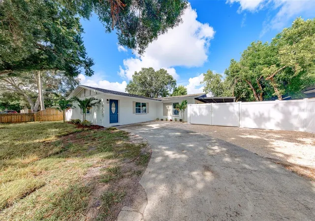 Photo 2 of Single family home for sale at 8122 Lark St, Seminole, FL 33777 | MLS# TB8545223 | Listing updated on 2026-09-11