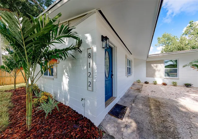 Photo 4 of Single family home for sale at 8122 Lark St, Seminole, FL 33777 | MLS# TB8545223 | Listing updated on 2026-09-11