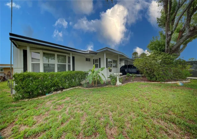 Photo 1 of Manufactured home for sale at 2753 Vindale Rd, Tavares, FL 32778 | MLS# S5156880 | Listing updated on 2026-09-10