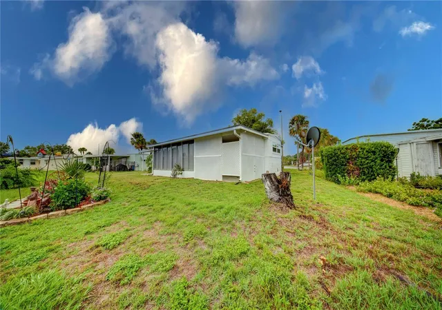 Photo 2 of Manufactured home for sale at 2753 Vindale Rd, Tavares, FL 32778 | MLS# S5156880 | Listing updated on 2026-09-10