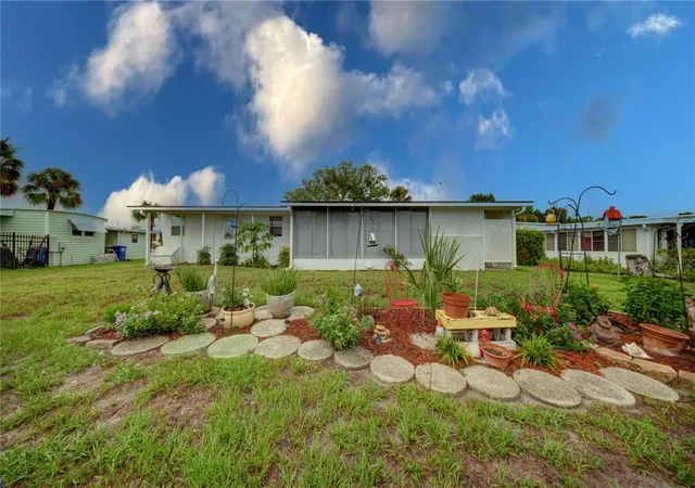 Photo 3 of Manufactured home for sale at 2753 Vindale Rd, Tavares, FL 32778 | MLS# S5156880 | Listing updated on 2026-09-10