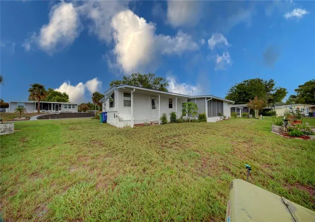 Photo 3 of Manufactured home for sale at 2753 Vindale Rd, Tavares, FL 32778 | MLS# S5156880 | Listing updated on 2026-09-10