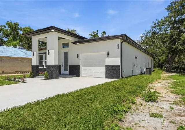 Photo 3 of Single family home for sale at 2011 Recker Hwy, Winter Haven, FL 33880 | MLS# TB8545235 | Listing updated on 2026-09-14