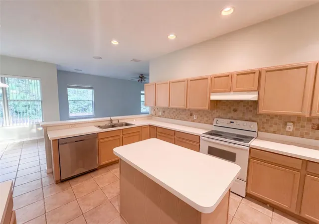 Photo 2 of Single family home for sale at 27 Russman Ln, Palm Coast, FL 32164 | MLS# O6438924 | Listing updated on 2026-10-05