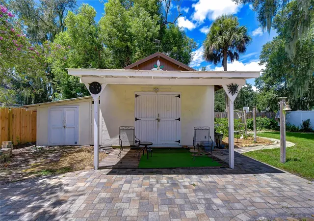 Photo 3 of Single family home for sale at 3917 King Dr, Brandon, FL 33511 | MLS# TB8545280 | Listing updated on 2026-09-15