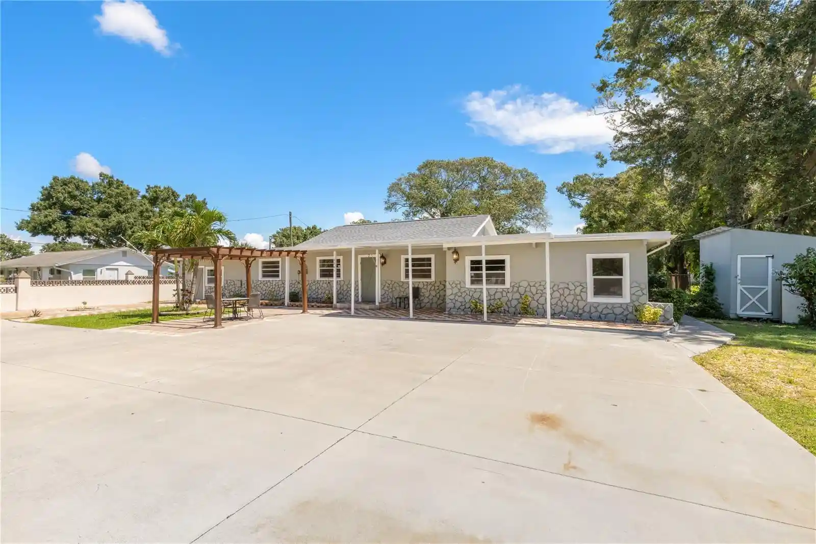 Listing Photo 2 - Condo for sale in 9845 60th St located at 9845 60th St, PINELLAS PARK, FL 33782 - Unit 9845 60th Street