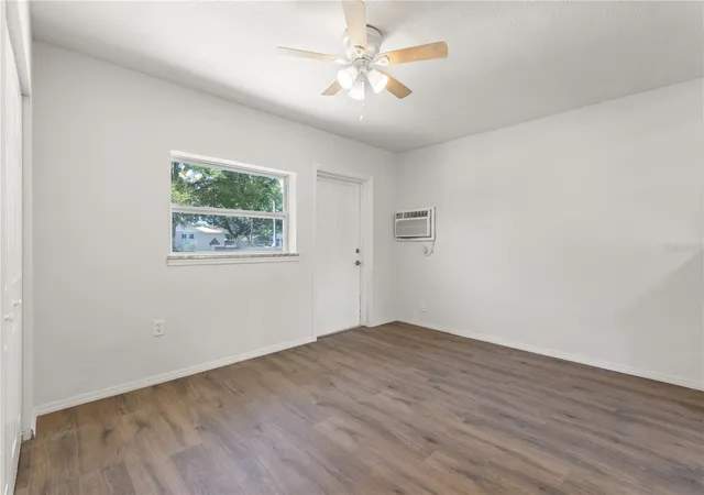 Listing Photo 4 - Condo for sale in building located at 9845 60th St, PINELLAS PARK, FL 33782