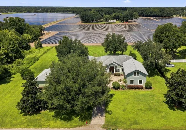 Photo 2 of Single family home for sale at 3410 Punkin Patch Ln, Dover, FL 33527 | MLS# TB8545360 | Listing updated on 2026-09-11
