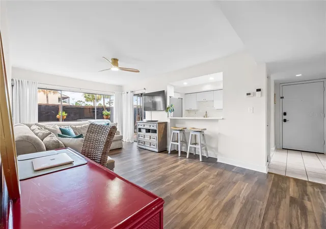 Listing Photo 5 - Condo for sale in building located at 782 Vlg Lake Ter N, ST PETERSBURG, FL 33716 - Unit #103