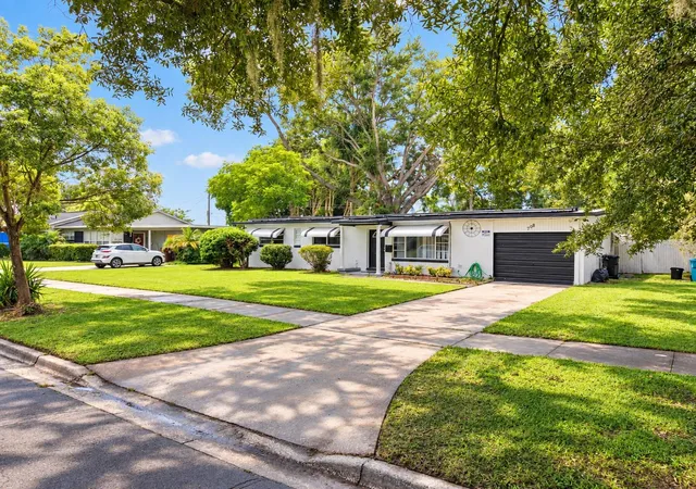 Photo 3 of Single family home for sale at 708 Santa Fe Ln, Orlando, FL 32807 | MLS# O6439072 | Listing updated on 2026-09-11