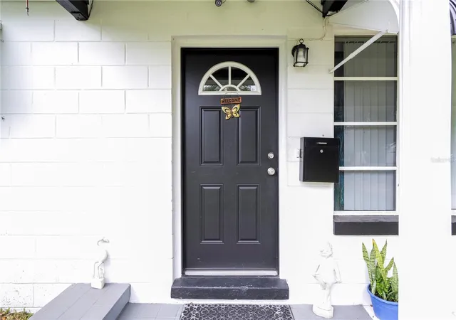 Photo 3 of Single family home for sale at 708 Santa Fe Ln, Orlando, FL 32807 | MLS# O6439072 | Listing updated on 2026-10-28
