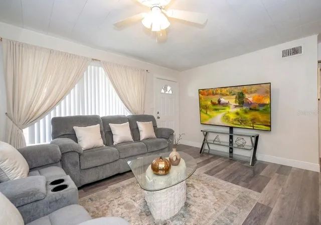 Photo 4 of Single family home for sale at 708 Santa Fe Ln, Orlando, FL 32807 | MLS# O6439072 | Listing updated on 2026-10-28