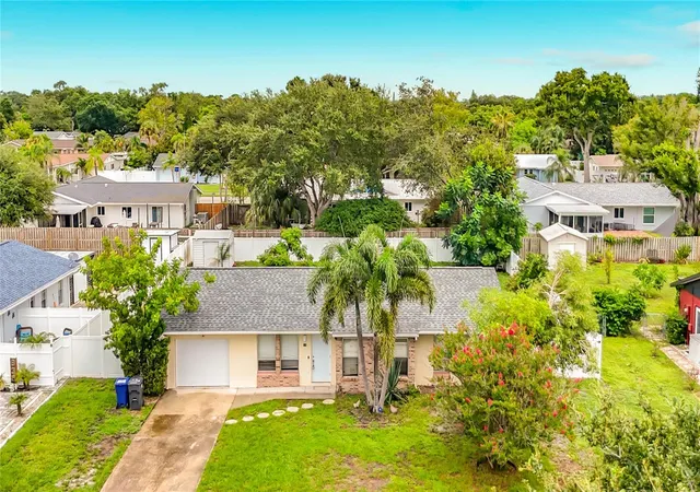 Photo 2 of Single family home for sale at 839 Southern Pine Ln, Sarasota, FL 34243 | MLS# TB8545454 | Listing updated on 2026-09-14